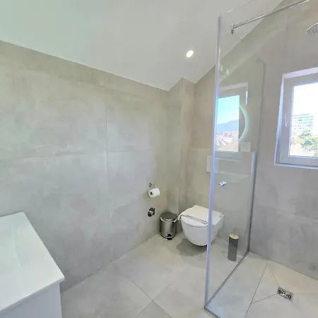 Center Duplex Penthouse For 9 *
