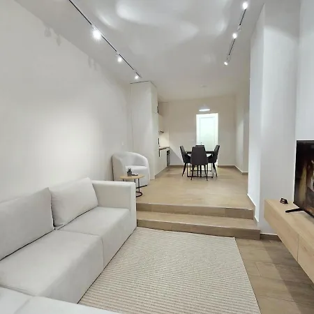 公寓 Center Duplex Penthouse For 9 地拉那
