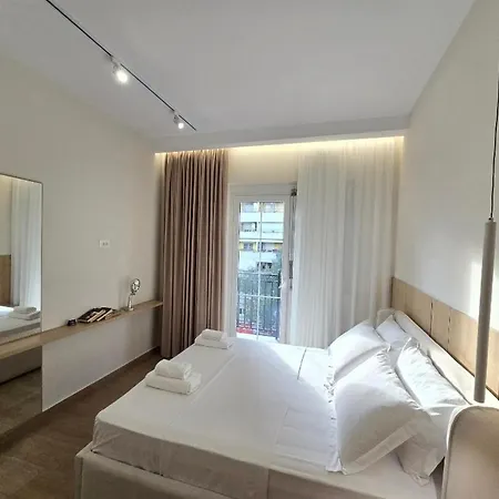 公寓 Center Duplex Penthouse For 9 地拉那