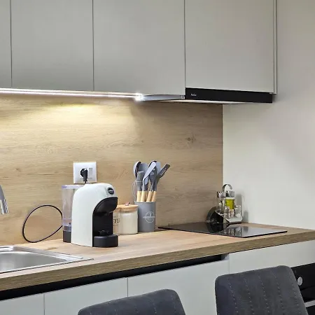 Center Duplex Penthouse For 9 * 地拉那