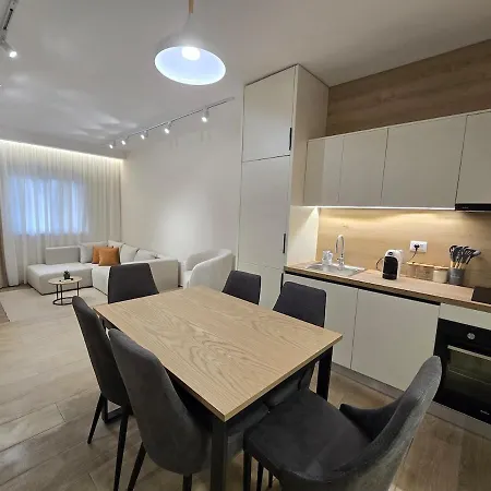 Center Duplex Penthouse For 9 *