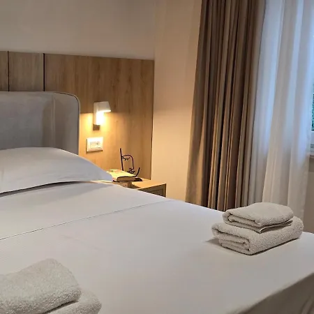 Center Duplex Penthouse For 9 *