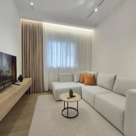 Center Duplex Penthouse For 9 * Tirana