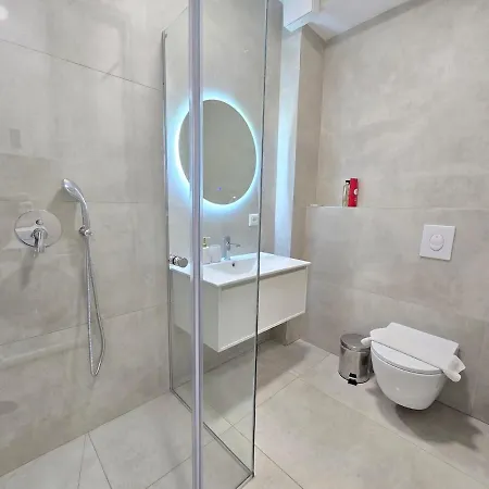 Center Duplex Penthouse For 9 公寓