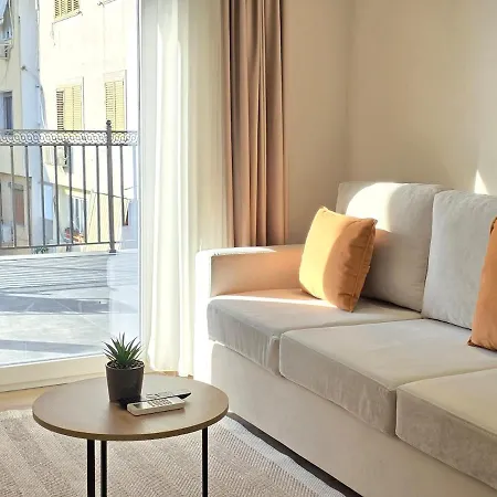 Center Duplex Penthouse For 9 公寓 *